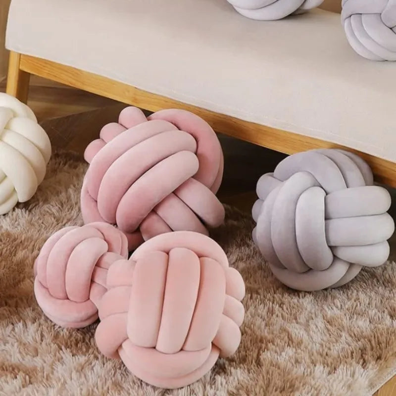 Coussin Boule Noué